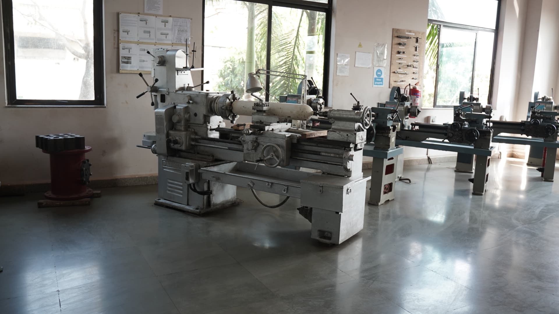 Workshop lathe machines